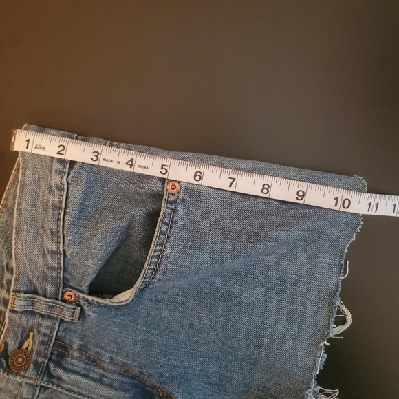 Levi's 550 Relaxed Shorts - Picture 9 of 9